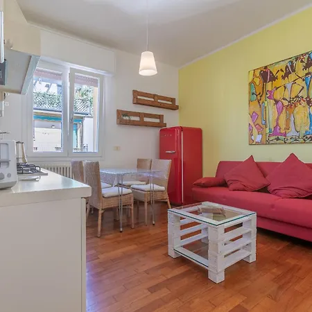 Apartment Guesthost - Bright Flat Sant Orsola & Laura *