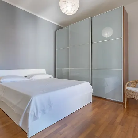 דירה Guesthost - Bright Flat Sant Orsola & Laura