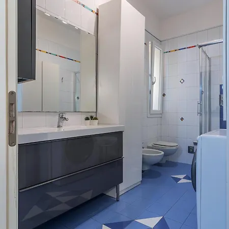 Guesthost - Bright Flat Sant Orsola & Laura