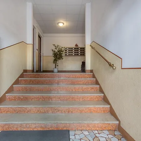 Guesthost - Bright Flat Sant Orsola & Laura